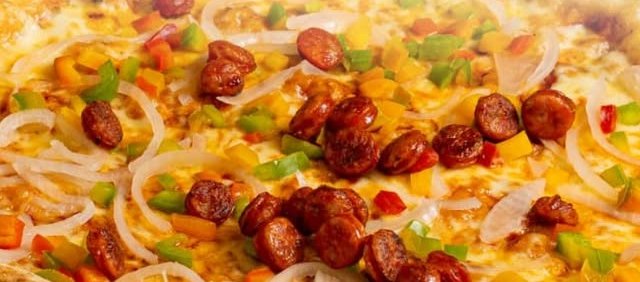 Pizza Sureña de Al Forno con longaniza y verduras